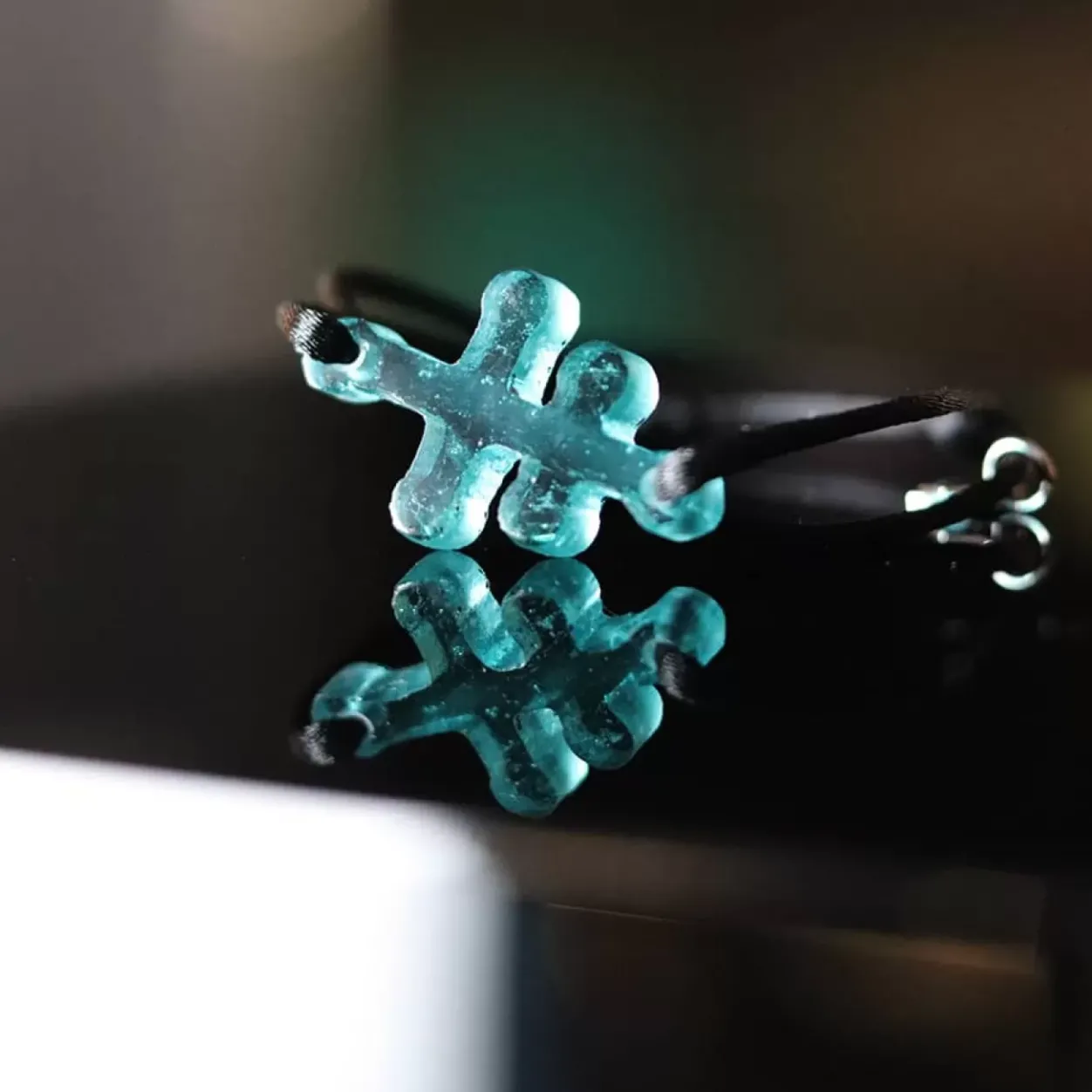 Outlet Michaël Vessière Bracelet Croix De Lorraine Turquoise Pate De Verre